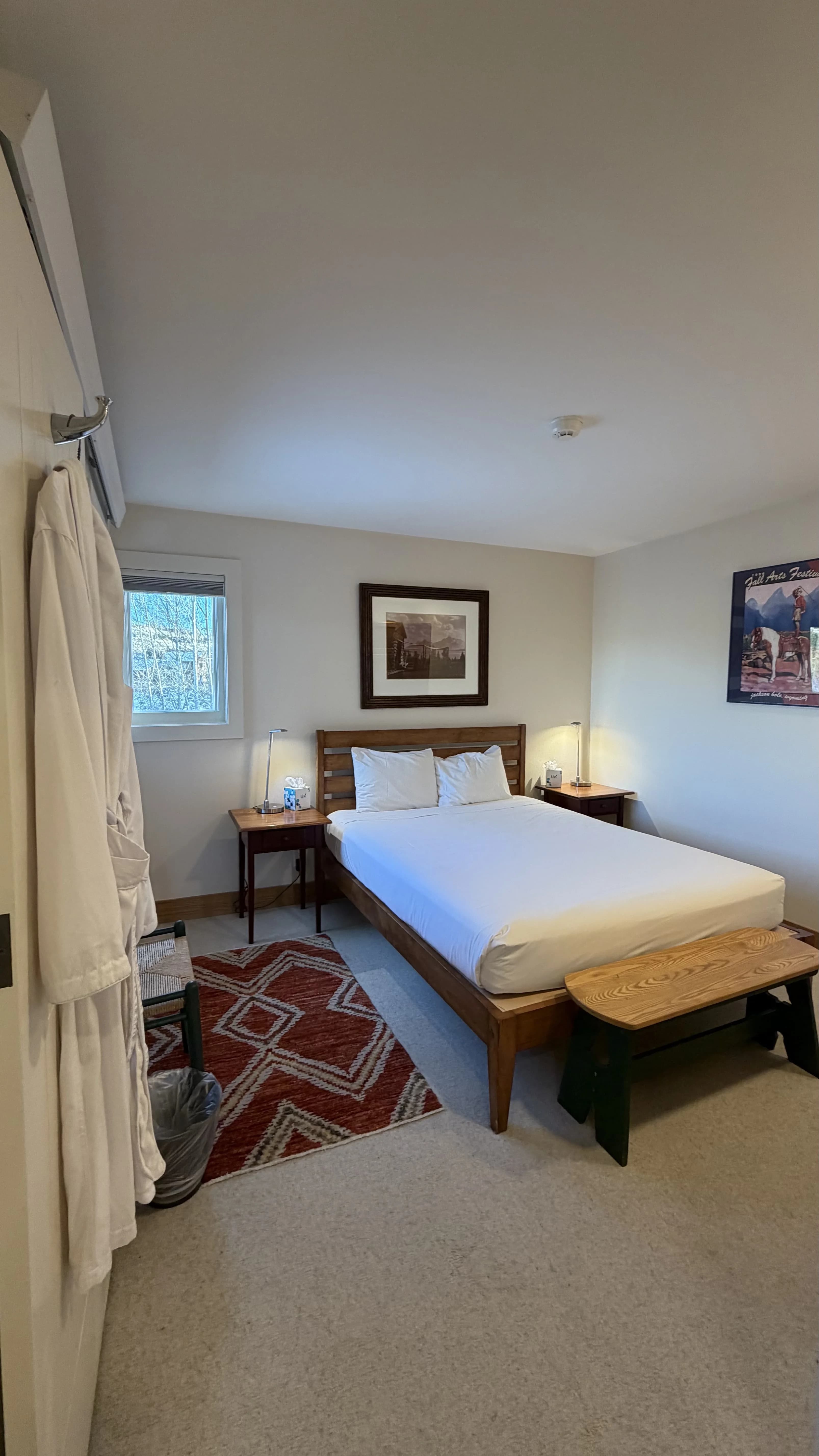 Queen bed with quality linens - Spring Creek Ranch luxury rental